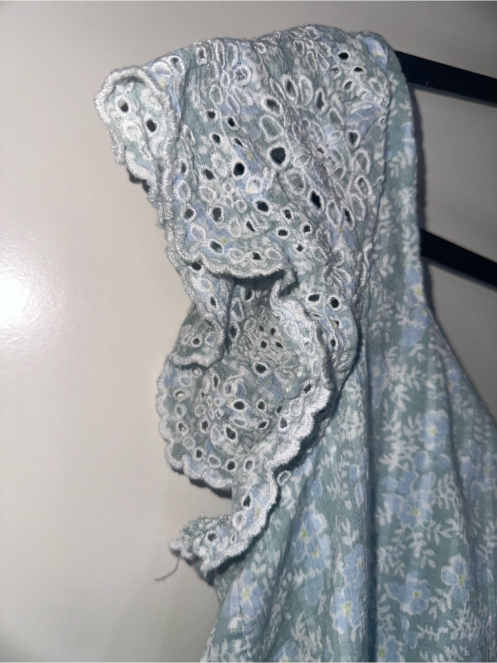 American Eagle Lace-Trim Floral Crop - Picture 4 of 7